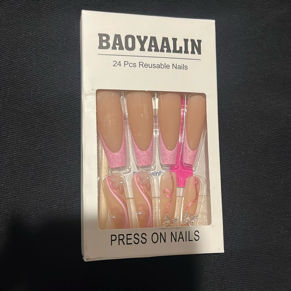 Baoyaalin press on nails. 24 Pcs set